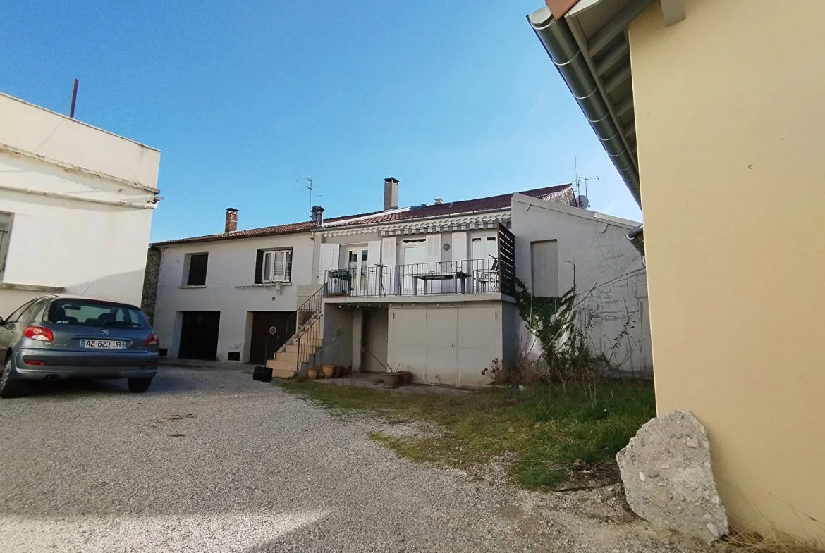 Immeuble avec potentiel locatif et terrasse à Laragne Monteglin 