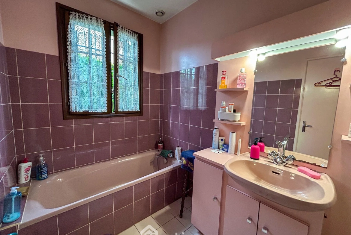 Maison de plain-pied de 74 m² à Coarraze avec garage et terrain clos 