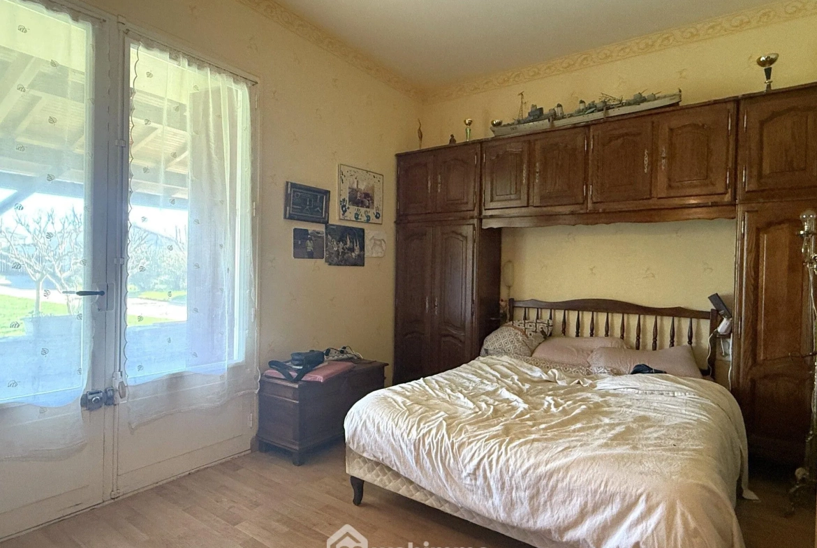 Maisons à Massognes : Longère ancienne avec 6 chambres et dépendances 