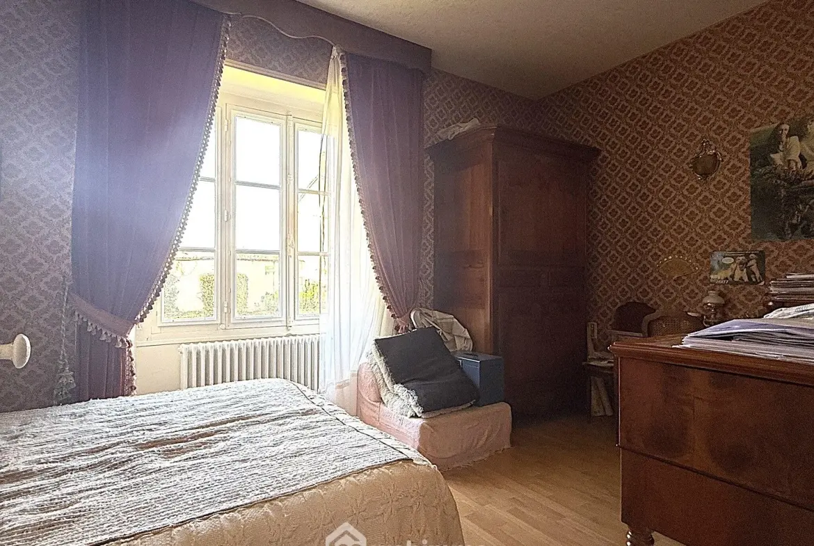 Maisons à Massognes : Longère ancienne avec 6 chambres et dépendances 