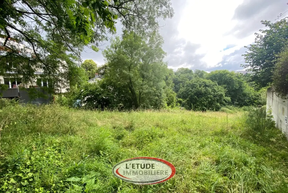 Terrain constructible de 447 m² avec vue sur la vallée à Pont du Cens 