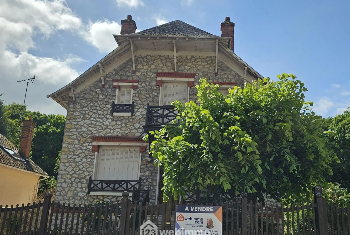 Magnifique maison bourgeoise de 164 m² avec dépendance et garage à Le Malesherbois 