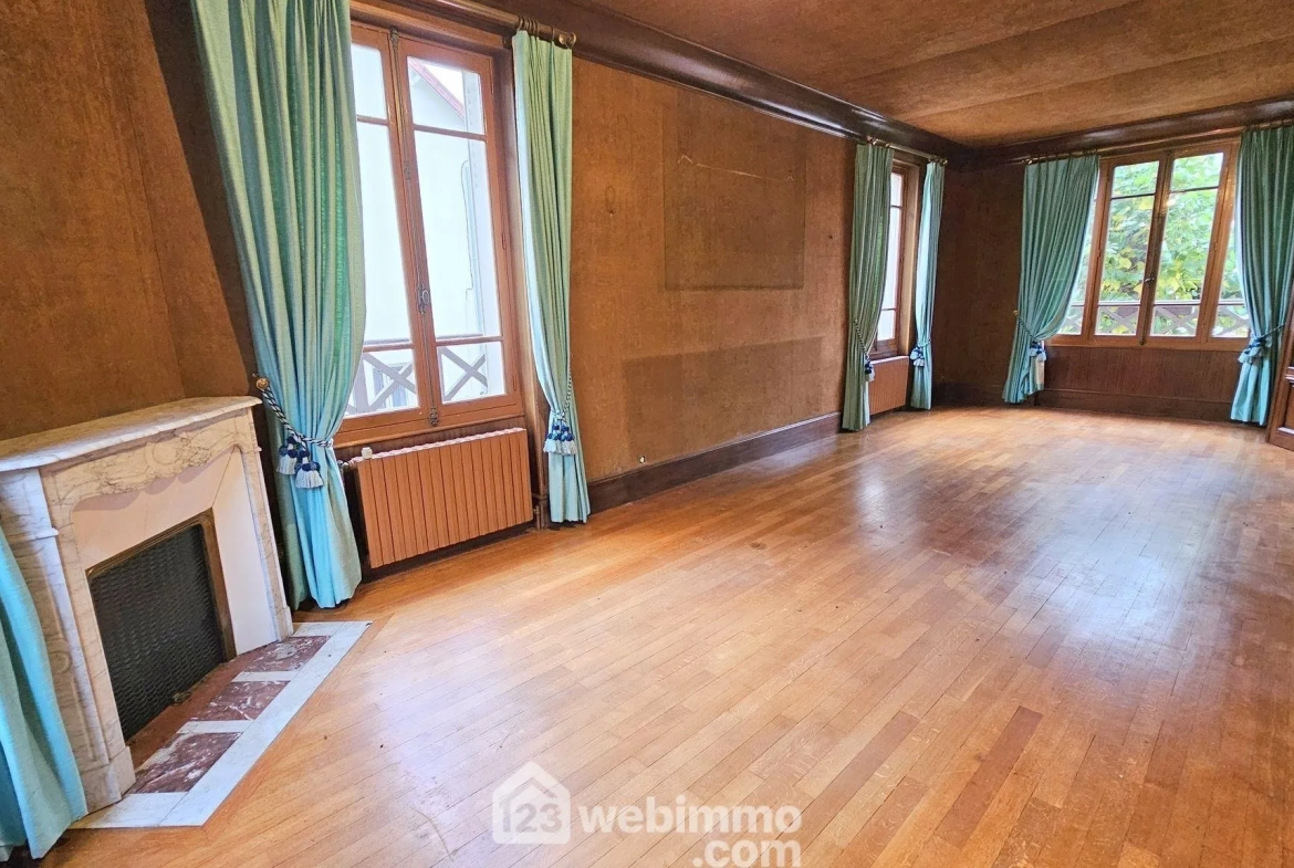 Magnifique maison bourgeoise de 164 m² avec dépendance et garage à Le Malesherbois 