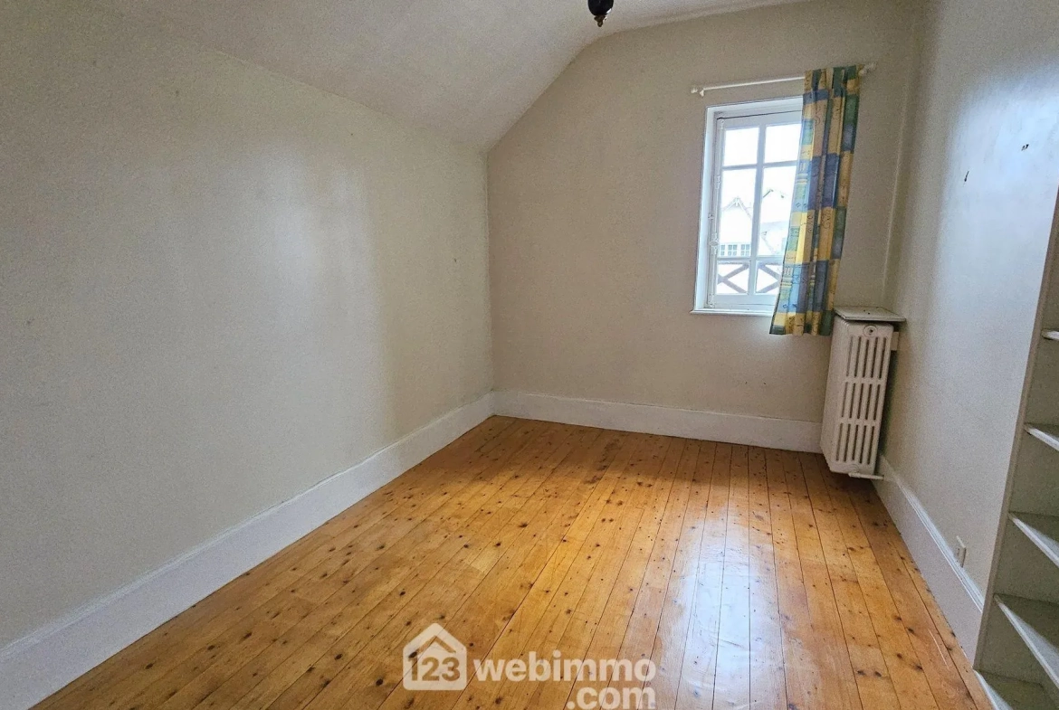 Magnifique maison bourgeoise de 164 m² avec dépendance et garage à Le Malesherbois 