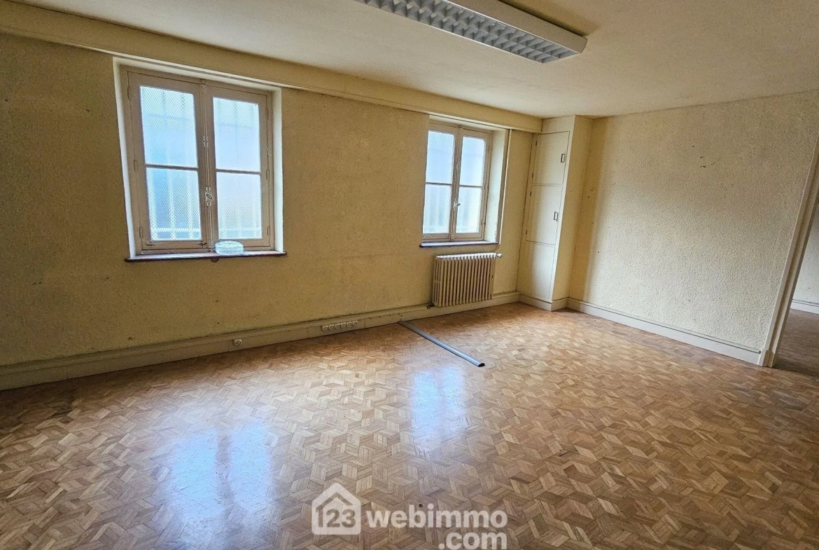 Magnifique maison bourgeoise de 164 m² avec dépendance et garage à Le Malesherbois 
