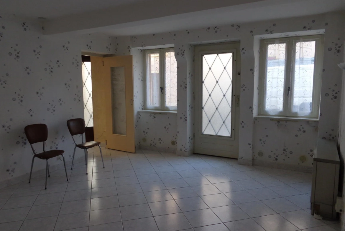 Maison de village à Saint Vérand avec combles aménageables et cave 