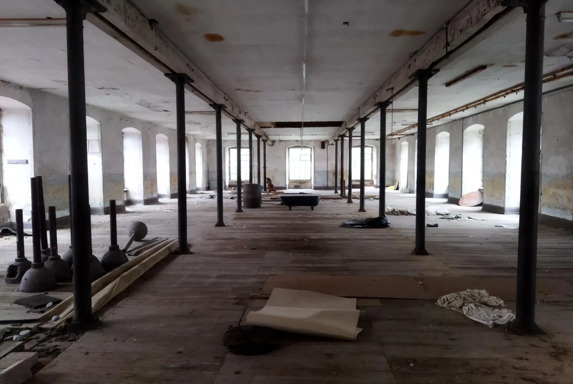 Ancien tissage à Lepuix de 689 m² avec fort potentiel à vendre 