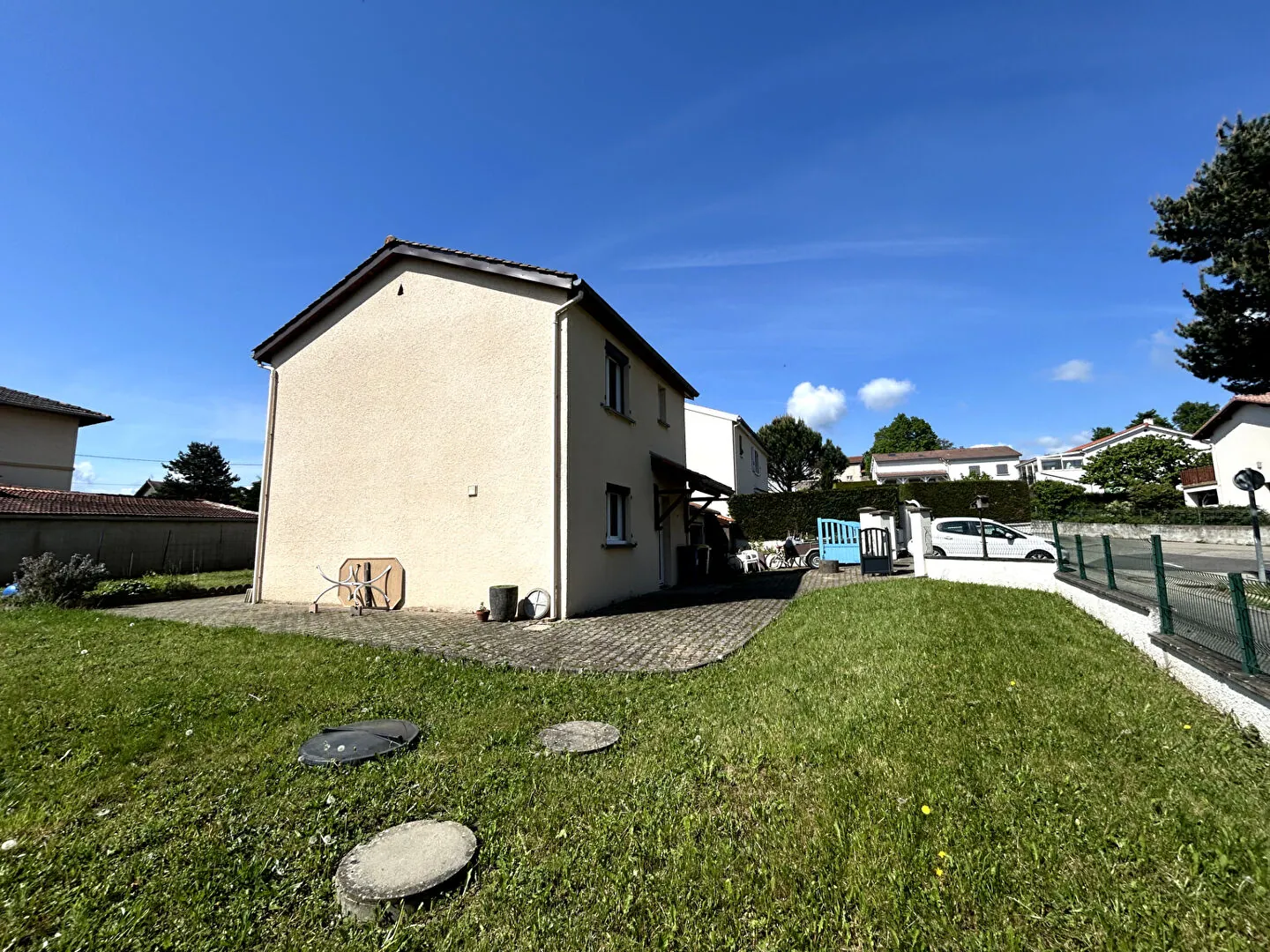 Maison jumelée à Roche-la-Molière avec jardin, garage et panneaux solaires 