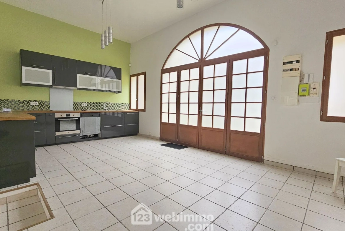 Appartement spacieux de 122 m² avec jardin à Fontainebleau près de la gare 