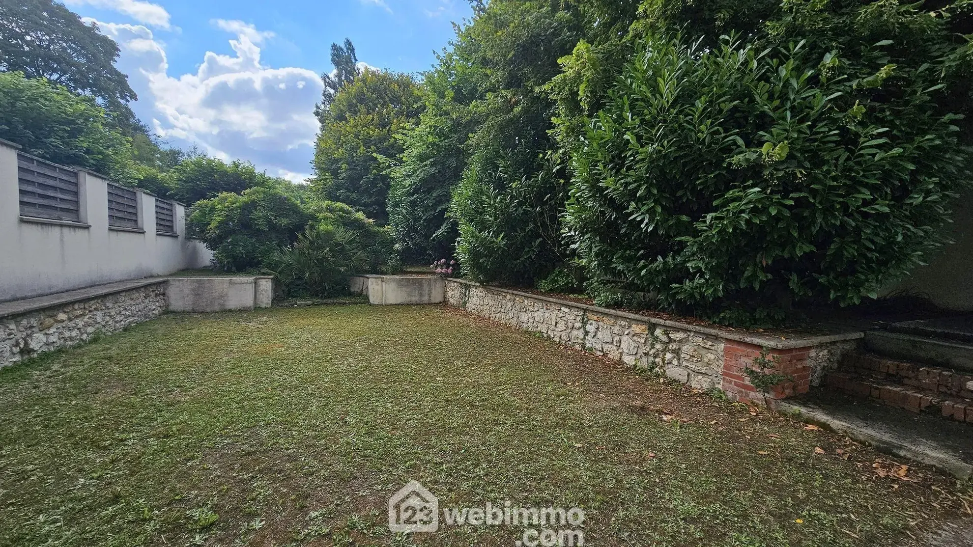 Appartement spacieux de 122 m² avec jardin à Fontainebleau près de la gare 