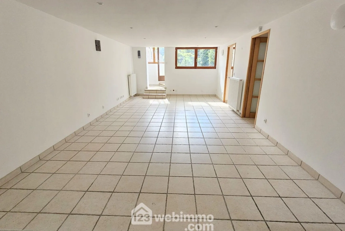 Appartement spacieux de 122 m² avec jardin à Fontainebleau près de la gare 