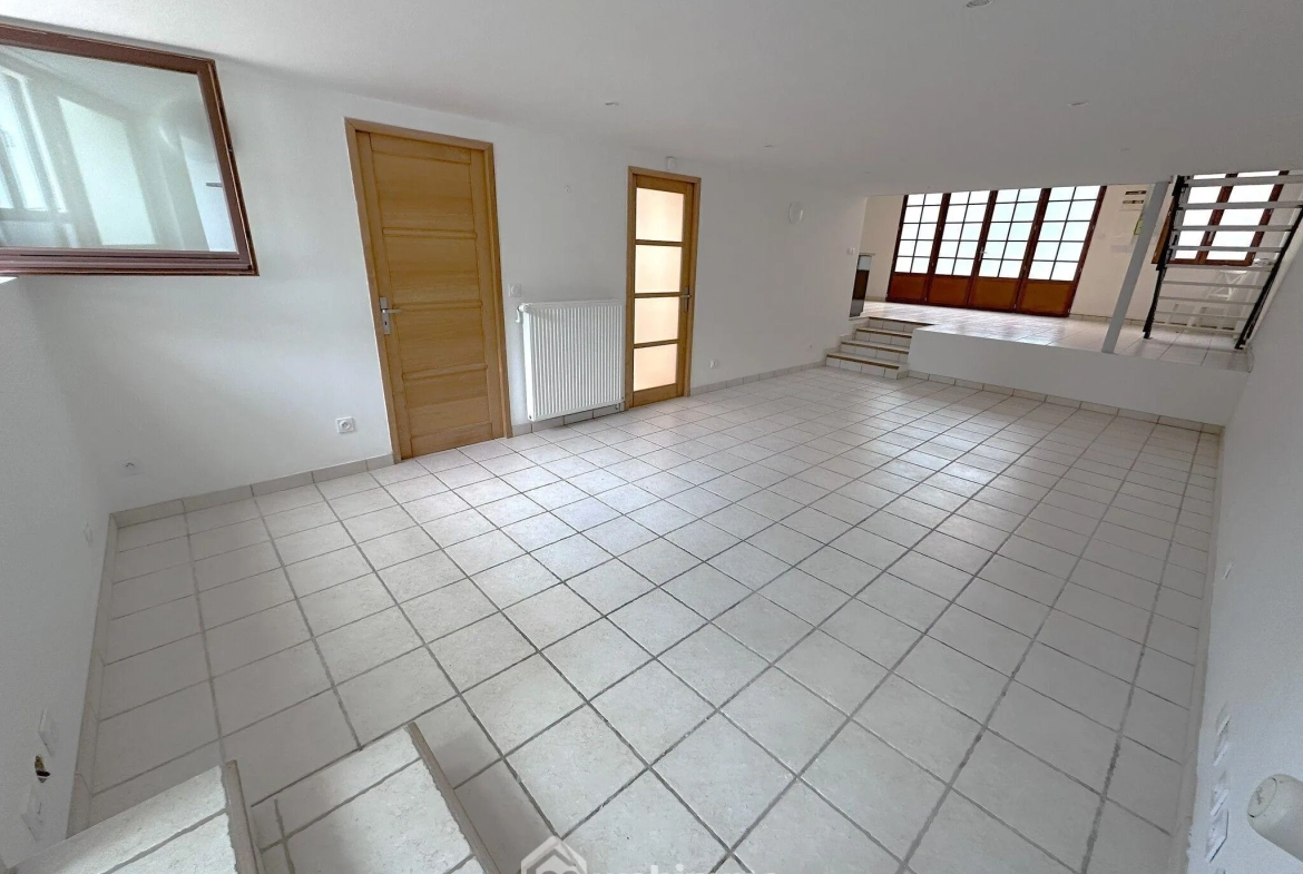 Appartement spacieux de 122 m² avec jardin à Fontainebleau près de la gare 