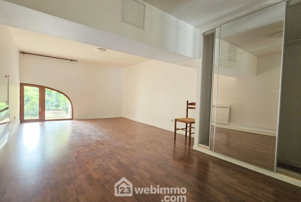 Appartement spacieux de 122 m² avec jardin à Fontainebleau près de la gare 
