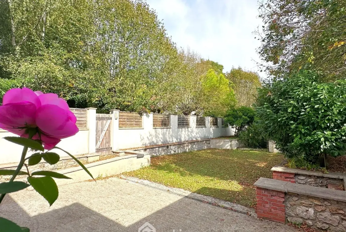 Appartement spacieux de 122 m² avec jardin à Fontainebleau près de la gare 