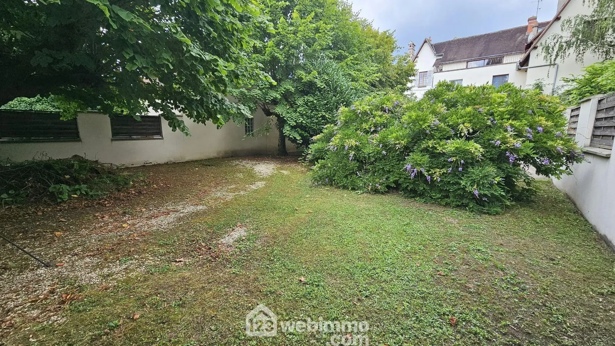 Appartement spacieux de 122 m² avec jardin à Fontainebleau près de la gare 