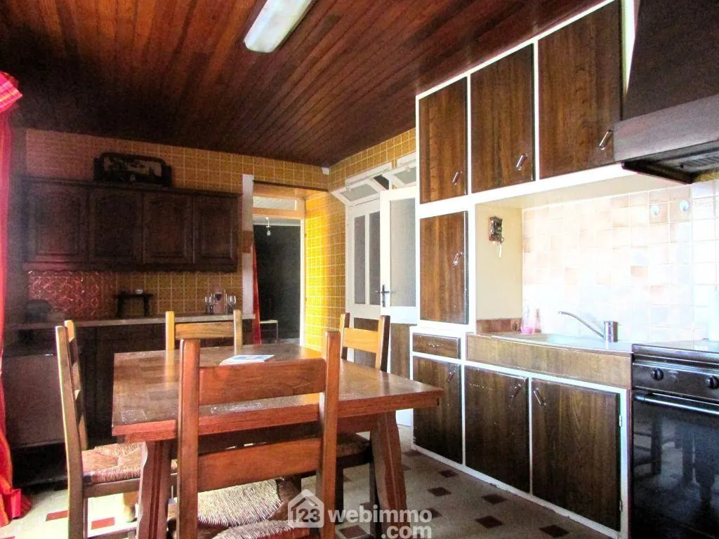 Maison en pierre à rénover de 96 m² à Lencloître – Idéal premier achat ou investissement 