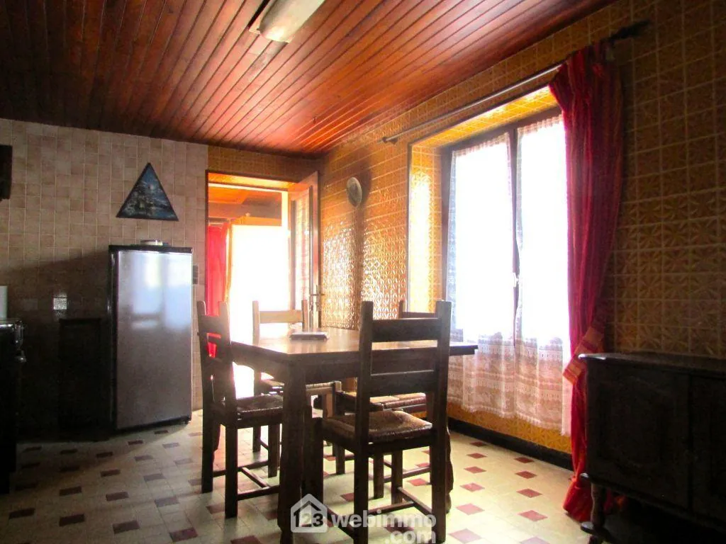 Maison en pierre à rénover de 96 m² à Lencloître – Idéal premier achat ou investissement 