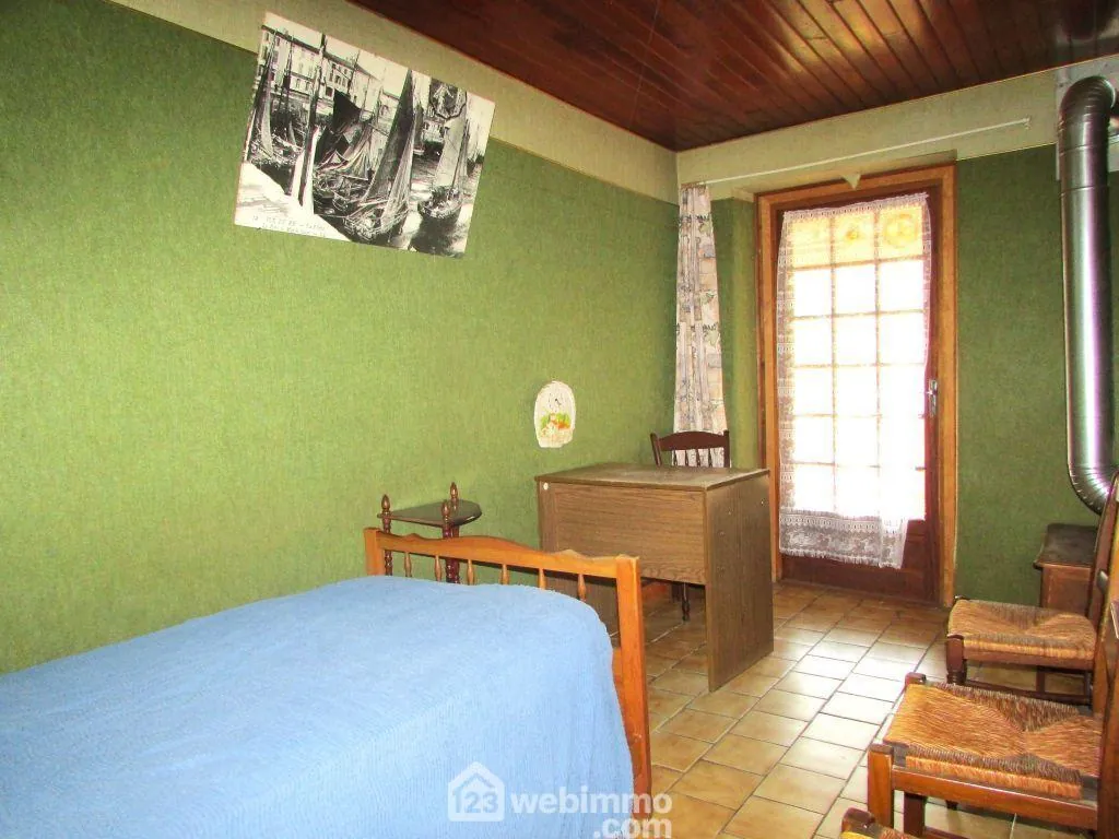Maison en pierre à rénover de 96 m² à Lencloître – Idéal premier achat ou investissement 