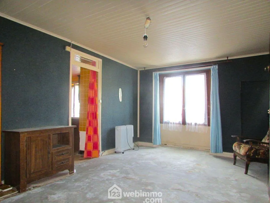 Maison en pierre à rénover de 96 m² à Lencloître – Idéal premier achat ou investissement 
