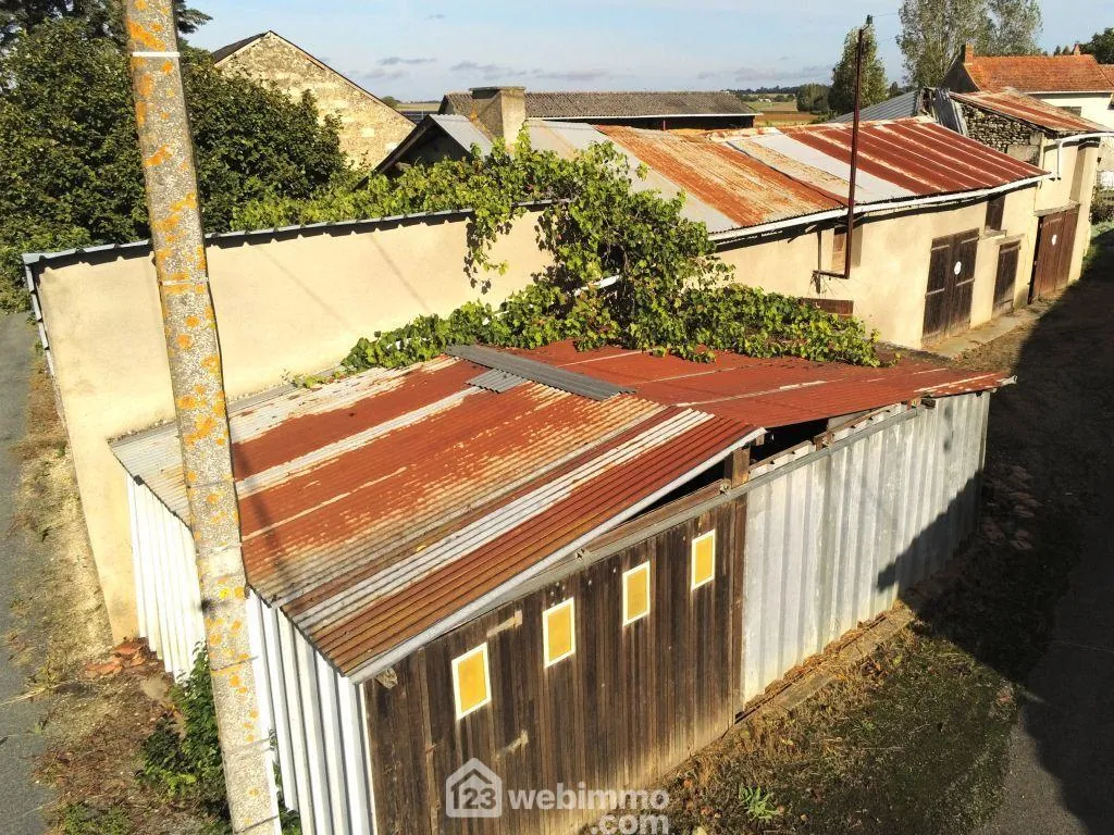 Maison en pierre à rénover de 96 m² à Lencloître – Idéal premier achat ou investissement 