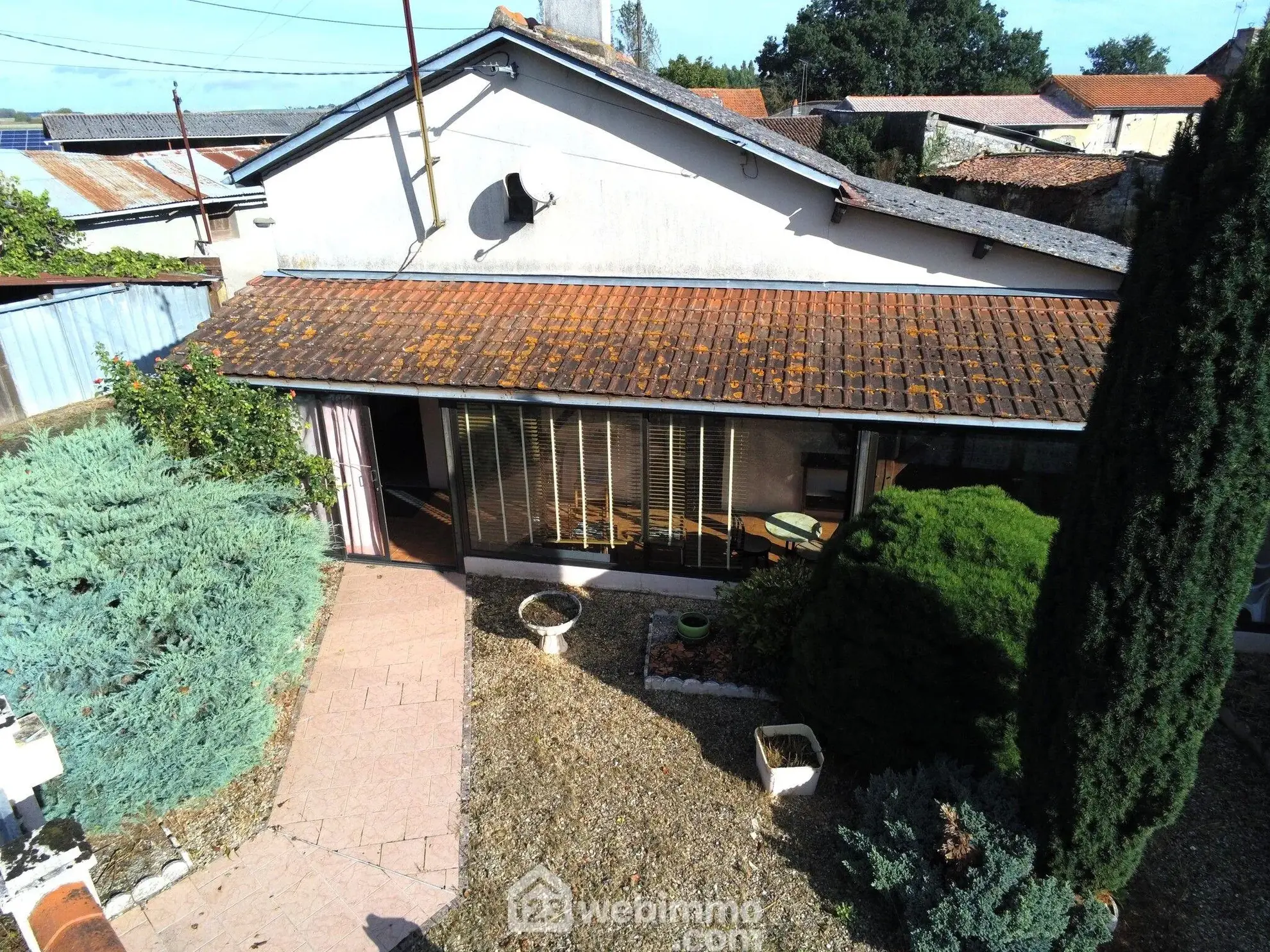 Maison en pierre à rénover de 96 m² à Lencloître – Idéal premier achat ou investissement 