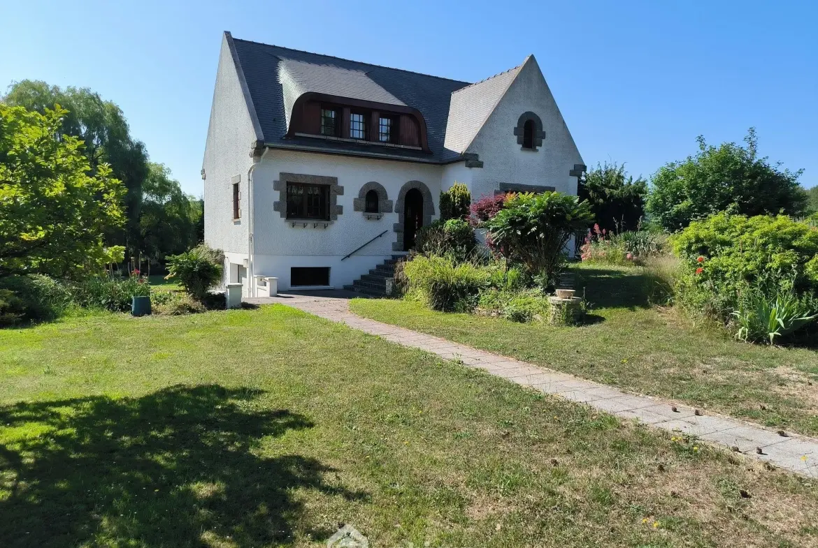 Belle maison normande avec parc, étang et sous-sol complet à Pargny-Filain 