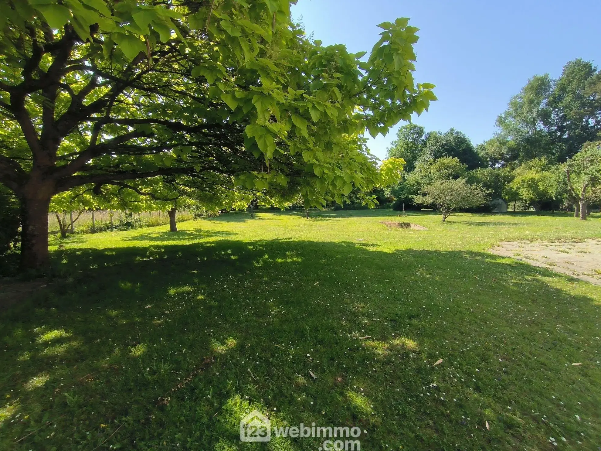 Belle maison normande avec parc, étang et sous-sol complet à Pargny-Filain 