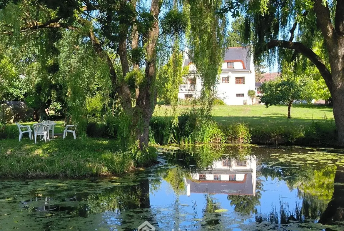 Belle maison normande avec parc, étang et sous-sol complet à Pargny-Filain 