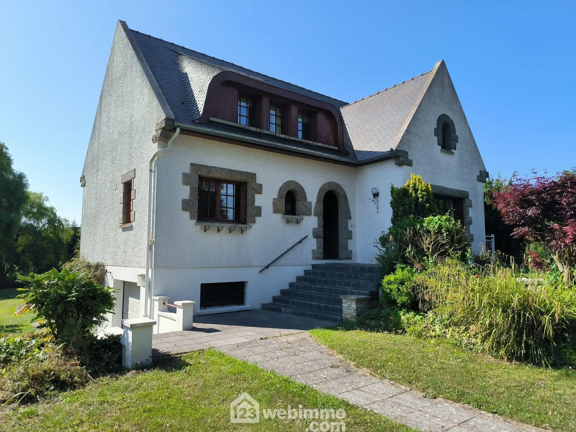 Belle maison normande avec parc, étang et sous-sol complet à Pargny-Filain 