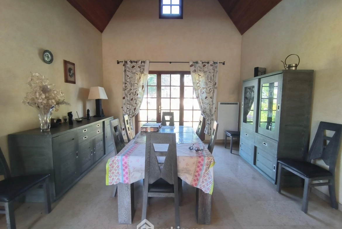 Belle maison normande avec parc, étang et sous-sol complet à Pargny-Filain 