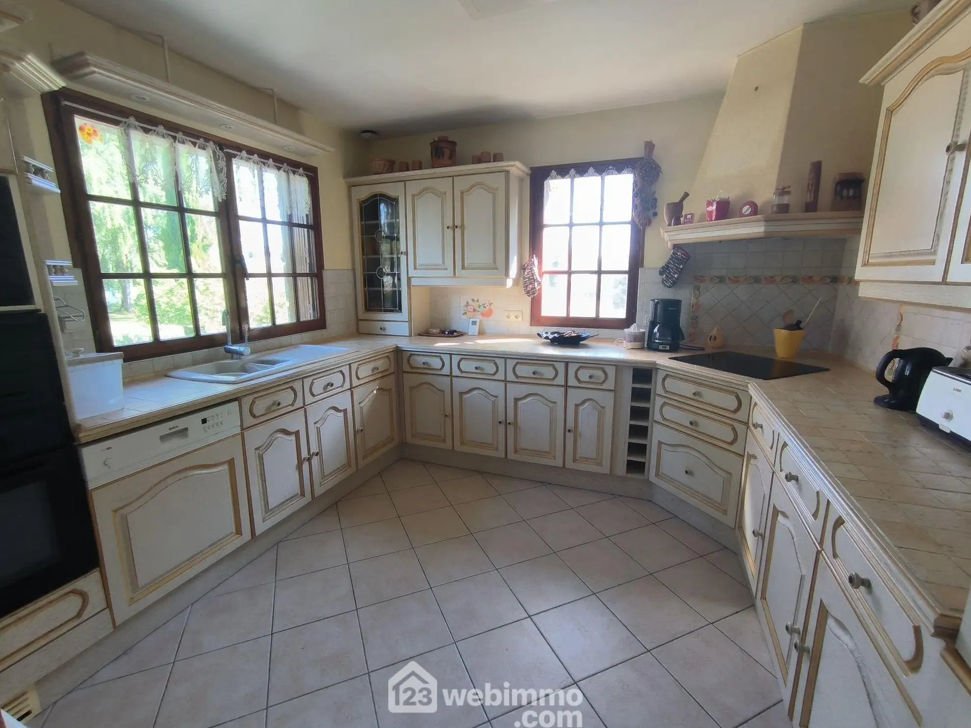Belle maison normande avec parc, étang et sous-sol complet à Pargny-Filain 