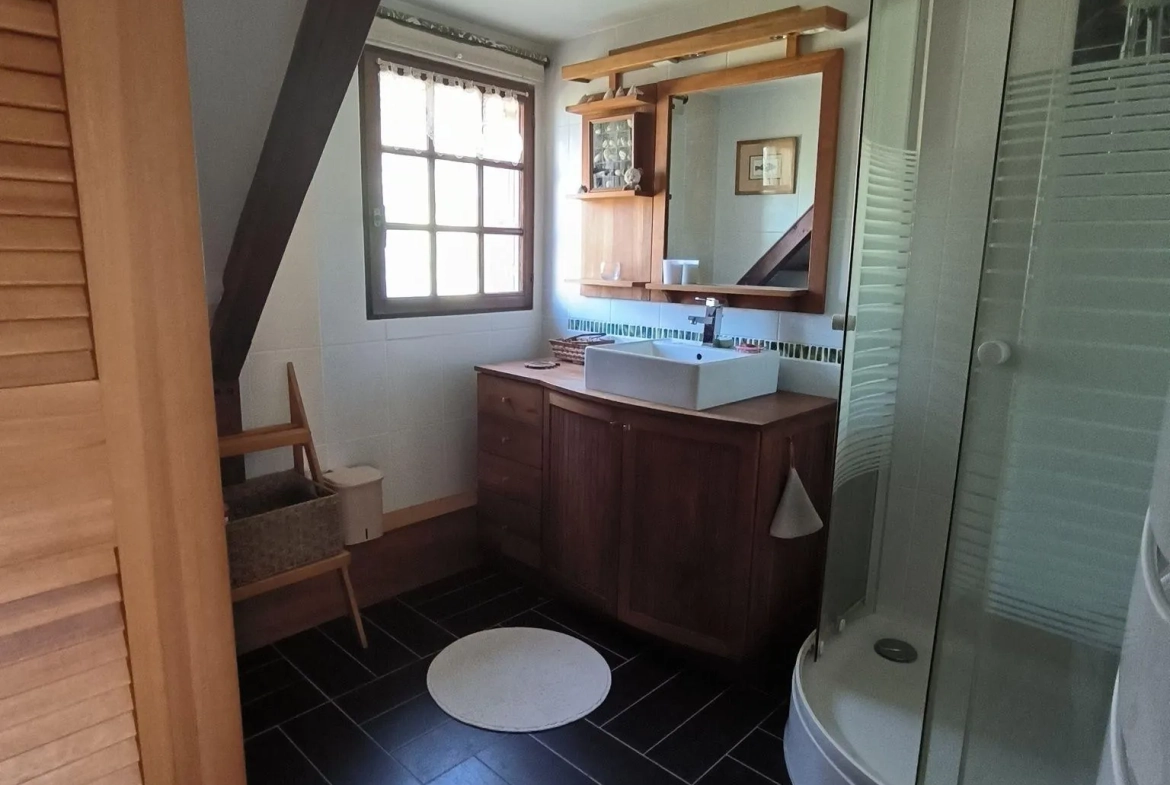Belle maison normande avec parc, étang et sous-sol complet à Pargny-Filain 