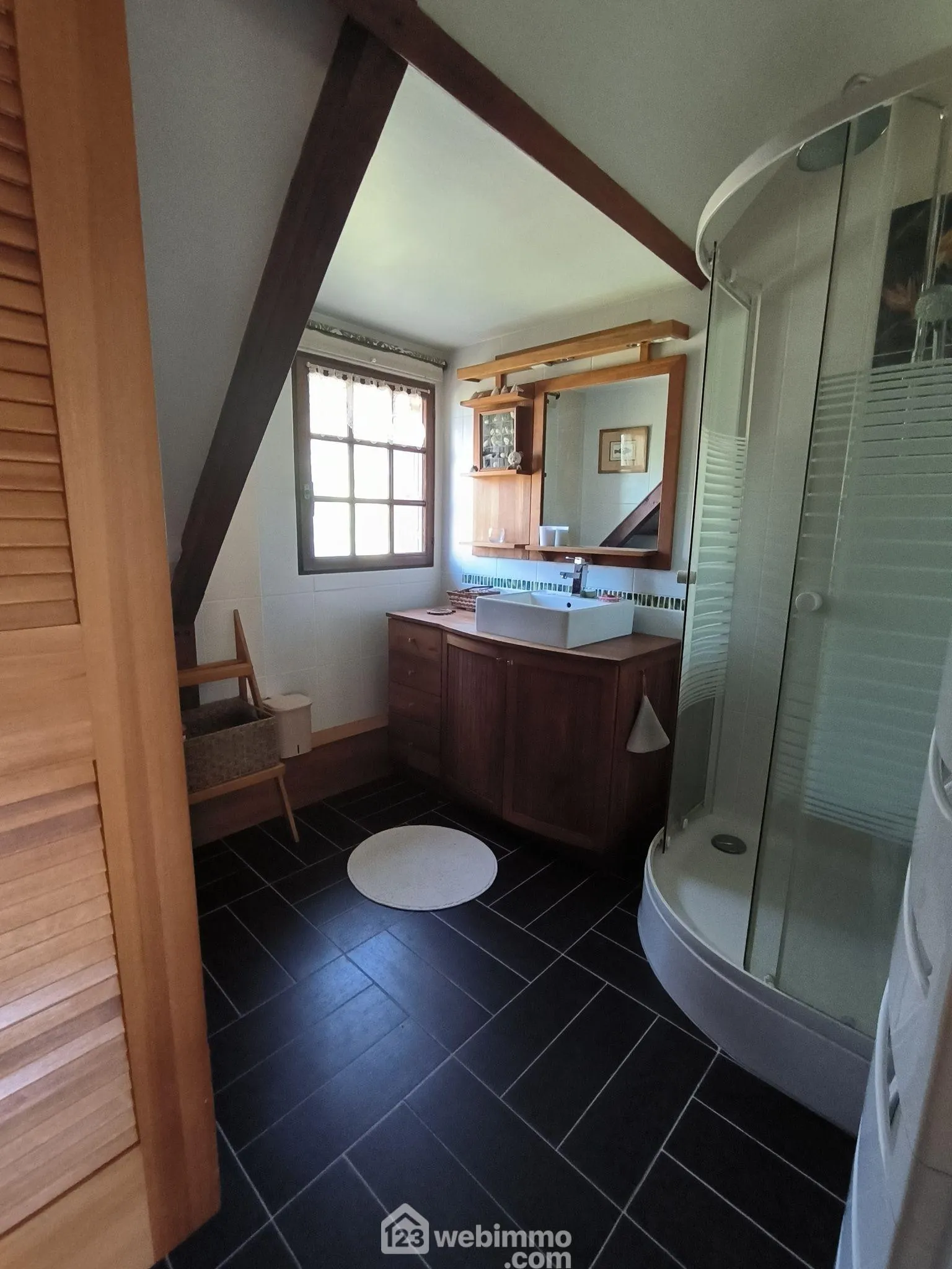Belle maison normande avec parc, étang et sous-sol complet à Pargny-Filain 