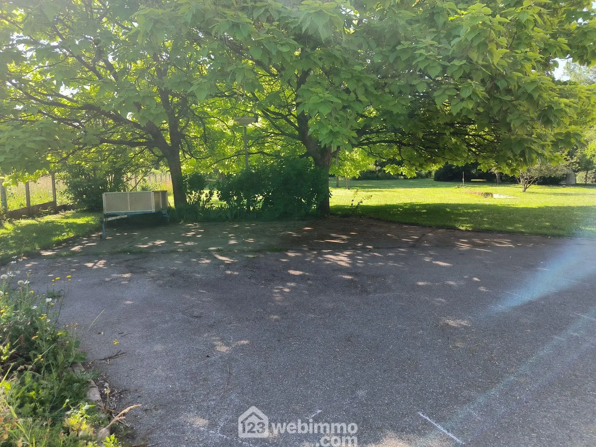 Belle maison normande avec parc, étang et sous-sol complet à Pargny-Filain 