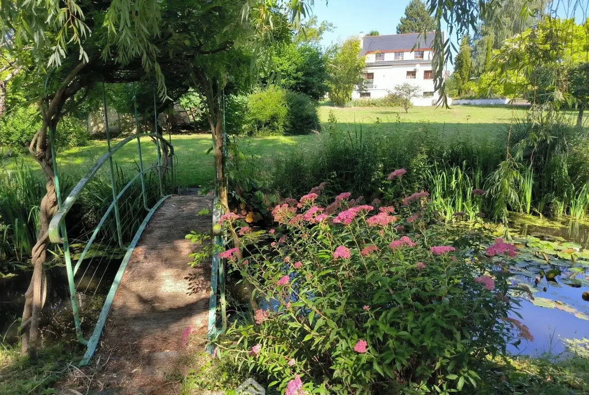 Belle maison normande avec parc, étang et sous-sol complet à Pargny-Filain 