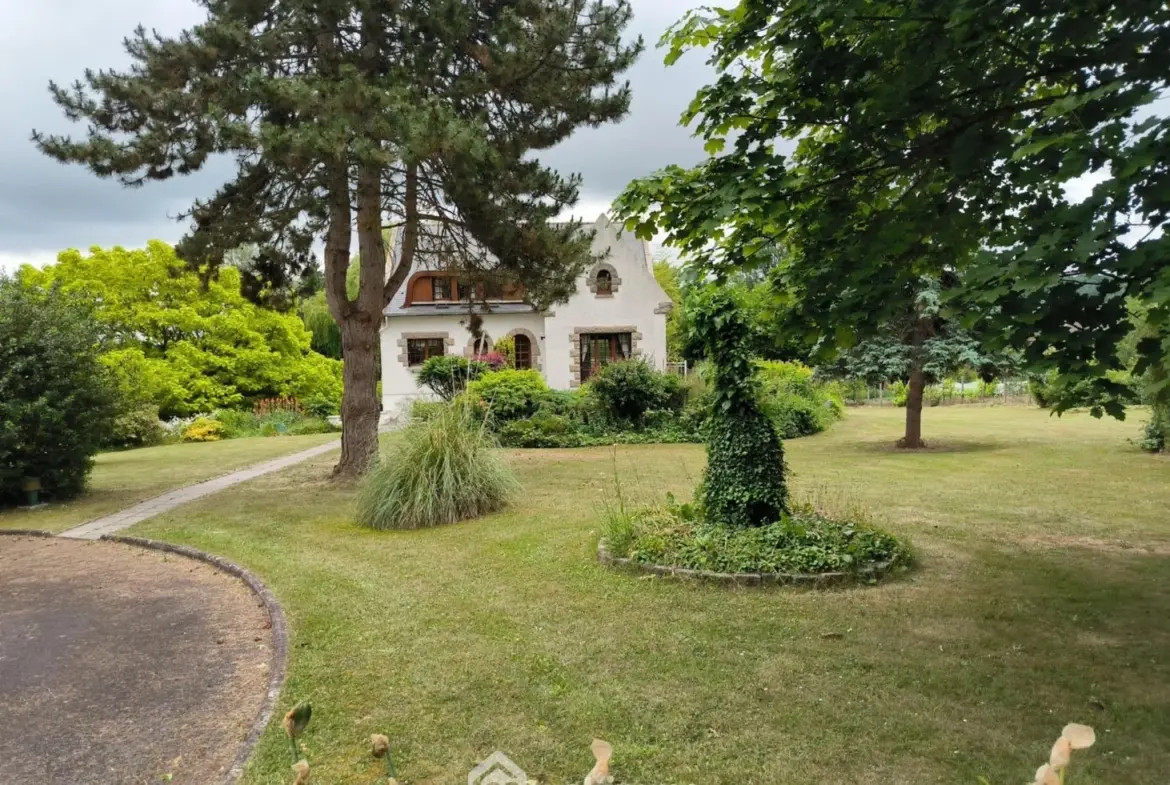 Belle maison normande avec parc, étang et sous-sol complet à Pargny-Filain 