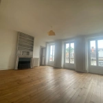 Appartement T4 lumineux à Pau, proche commodités, avec caves et grenier