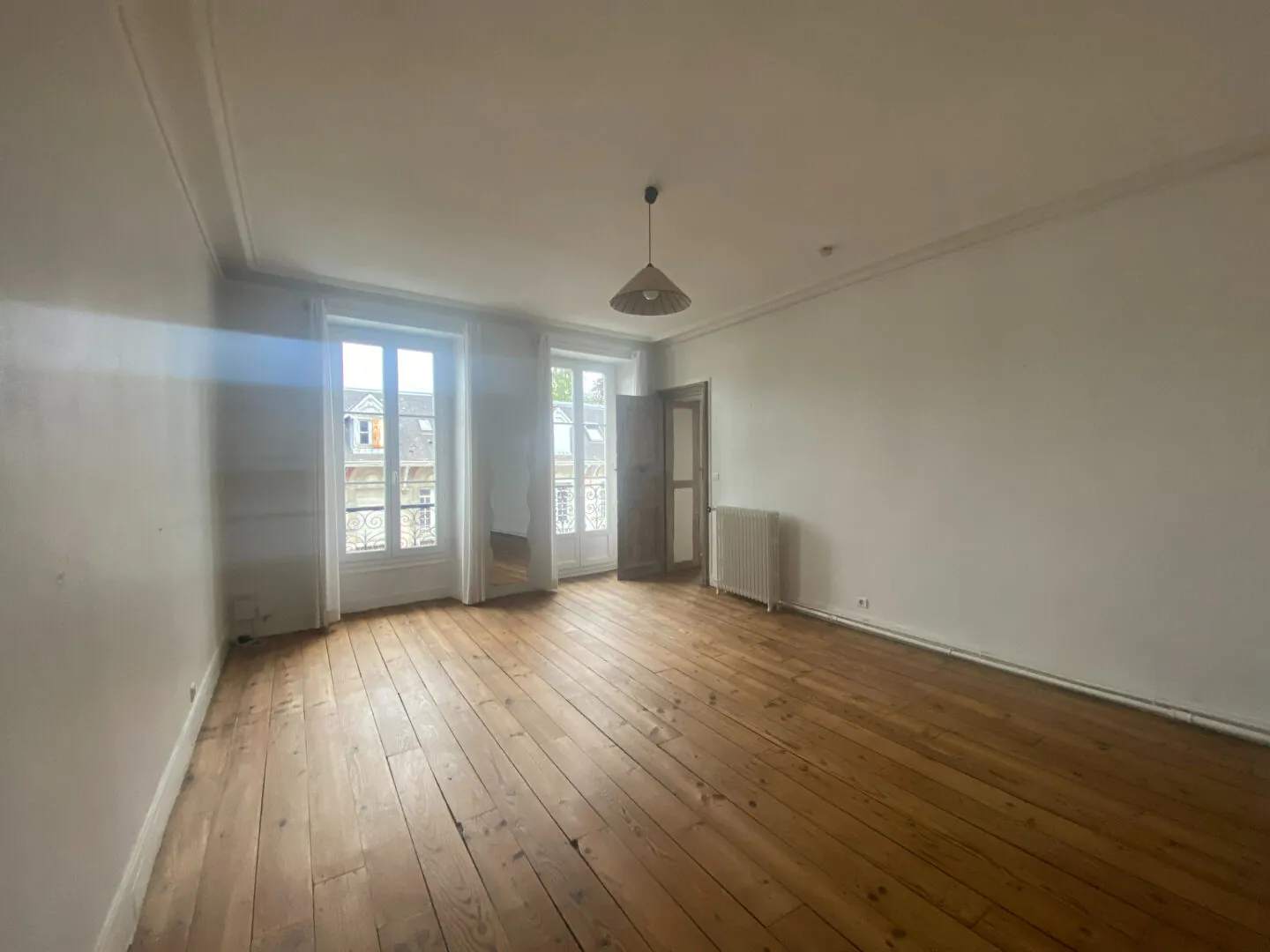 Appartement T4 lumineux à Pau, proche commodités, avec caves et grenier 