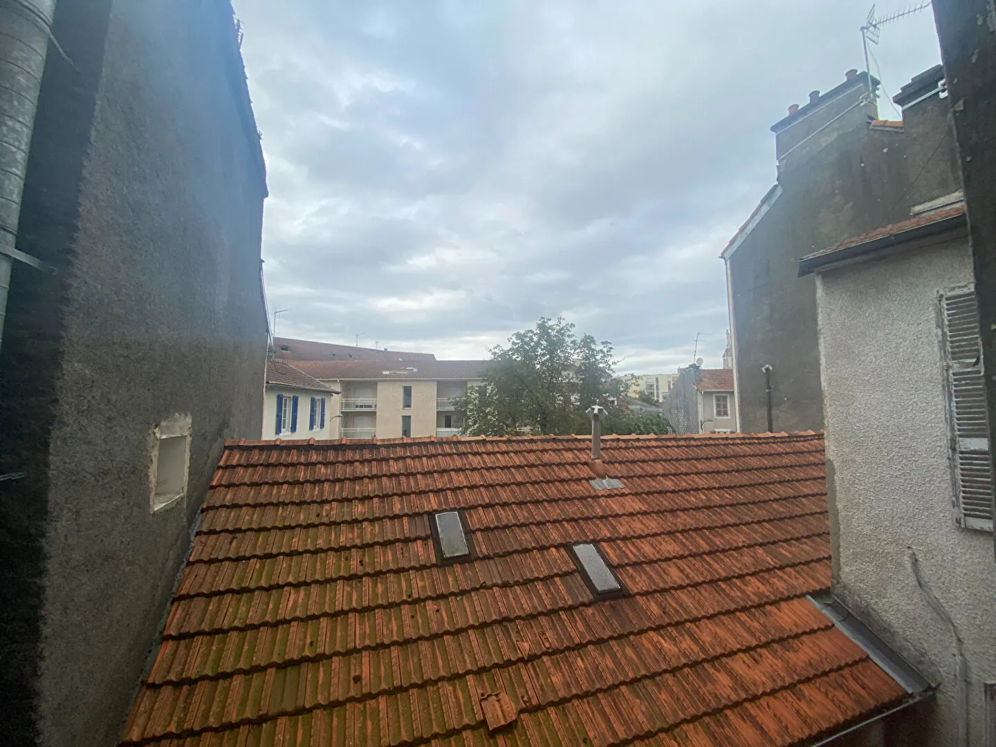 Appartement T4 lumineux à Pau, proche commodités, avec caves et grenier 