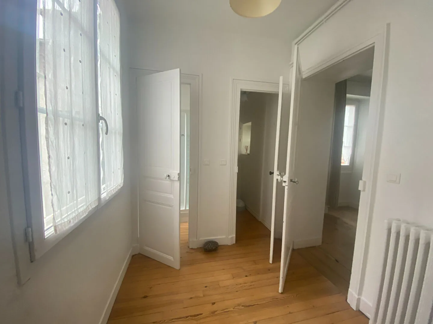Appartement T4 lumineux à Pau, proche commodités, avec caves et grenier 