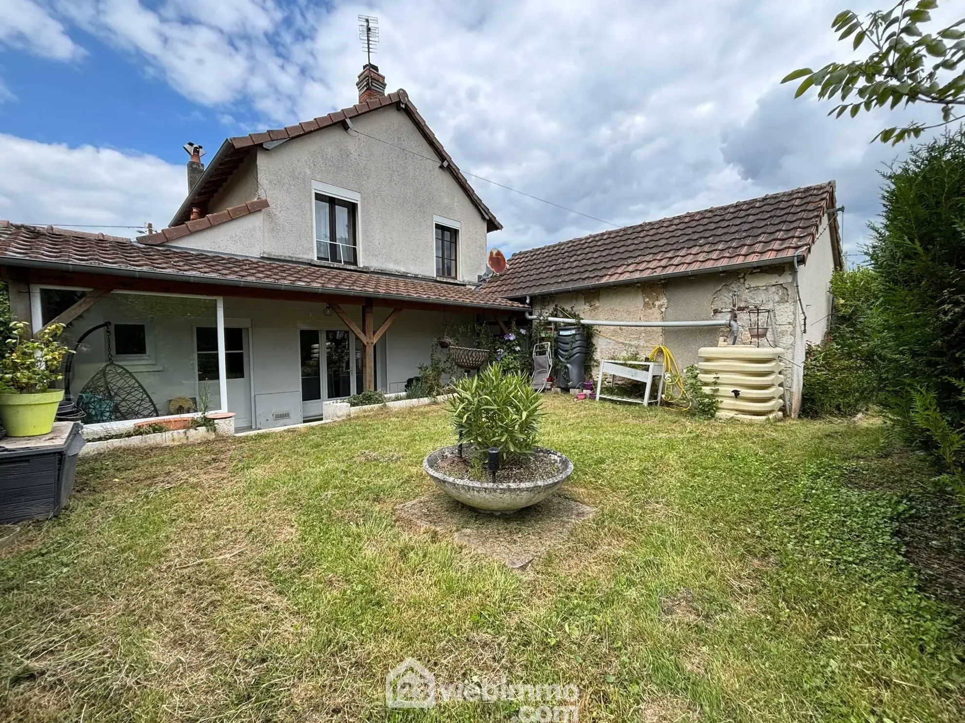 Maison de campagne de 148 m² avec 4 chambres à Dangé-Saint-Romain 