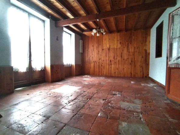 Maison de village à rénover avec jardin à Saint-Brice (33540)