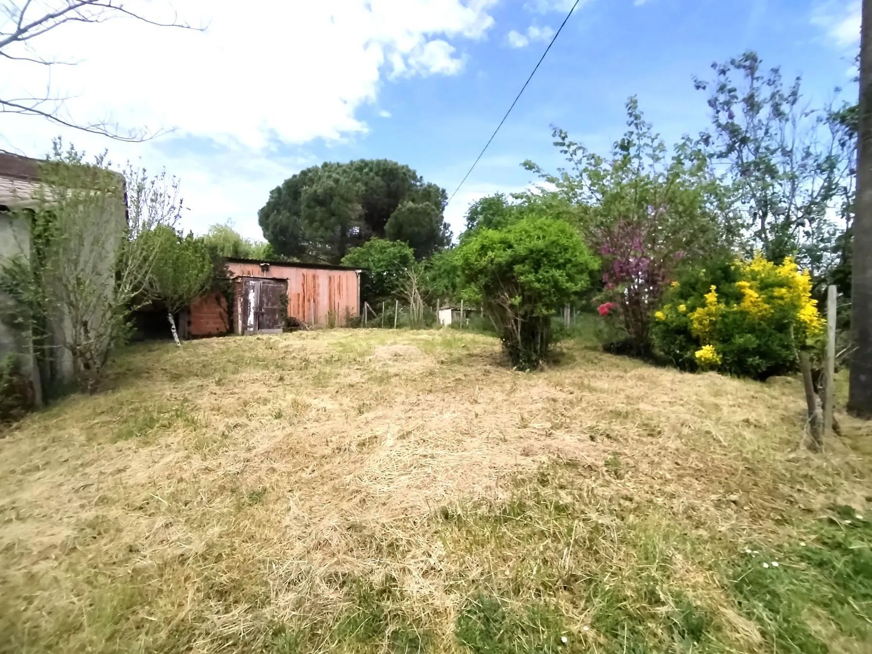 Maison de village à rénover avec jardin à Saint-Brice (33540) 