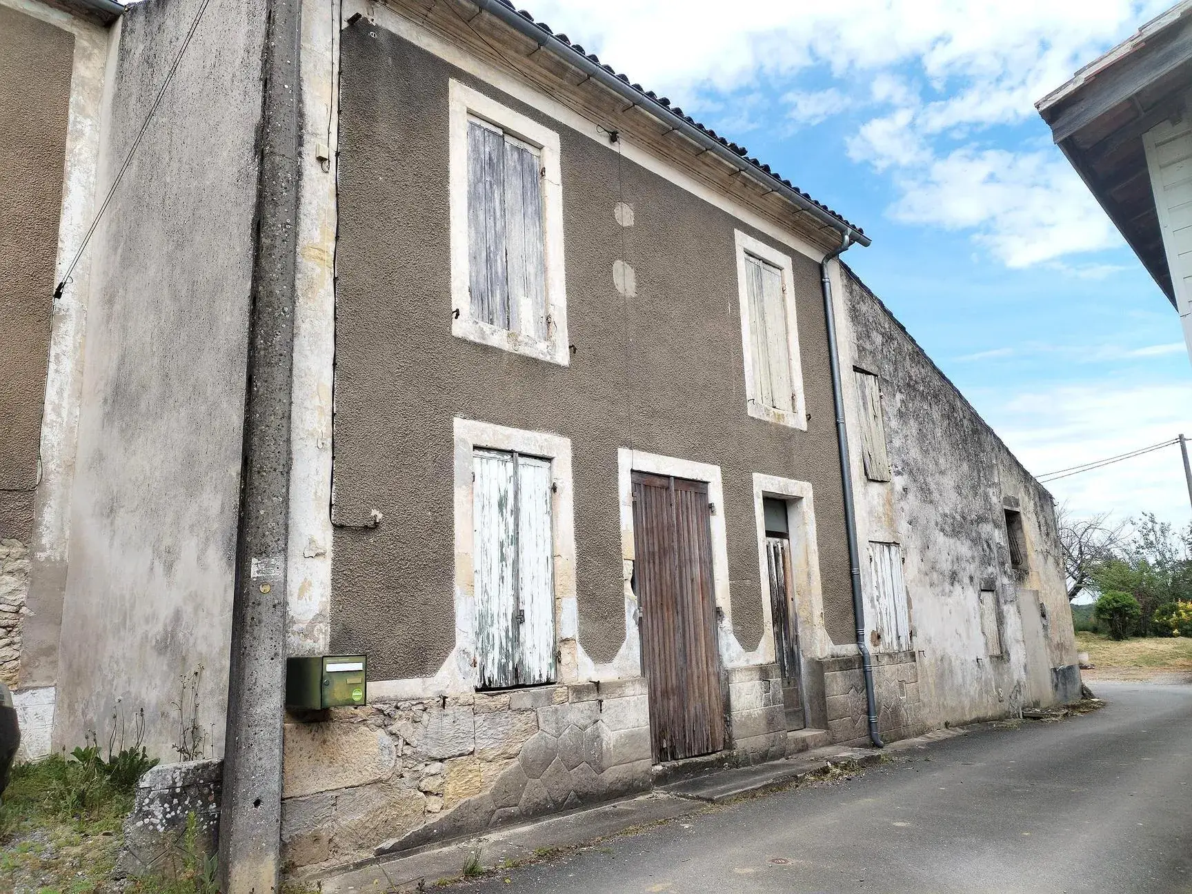 Maison de village à rénover avec jardin à Saint-Brice (33540) 
