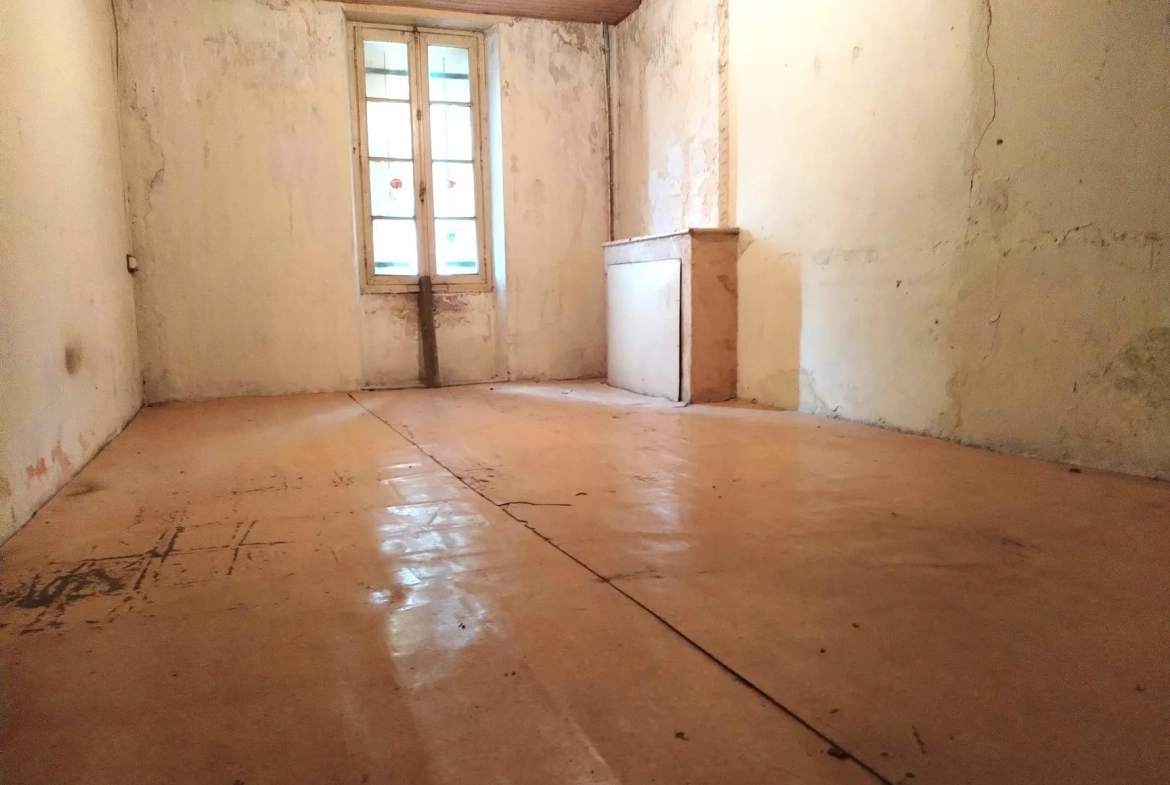 Maison de village à rénover avec jardin à Saint-Brice (33540) 