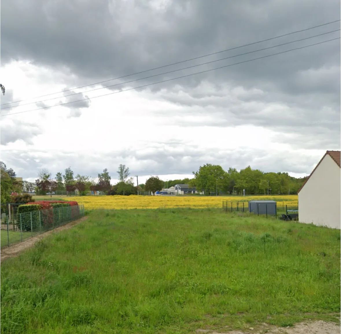 Terrain constructible de 1300m² à Crey Saint André avec options écologiques et proximité commodités 