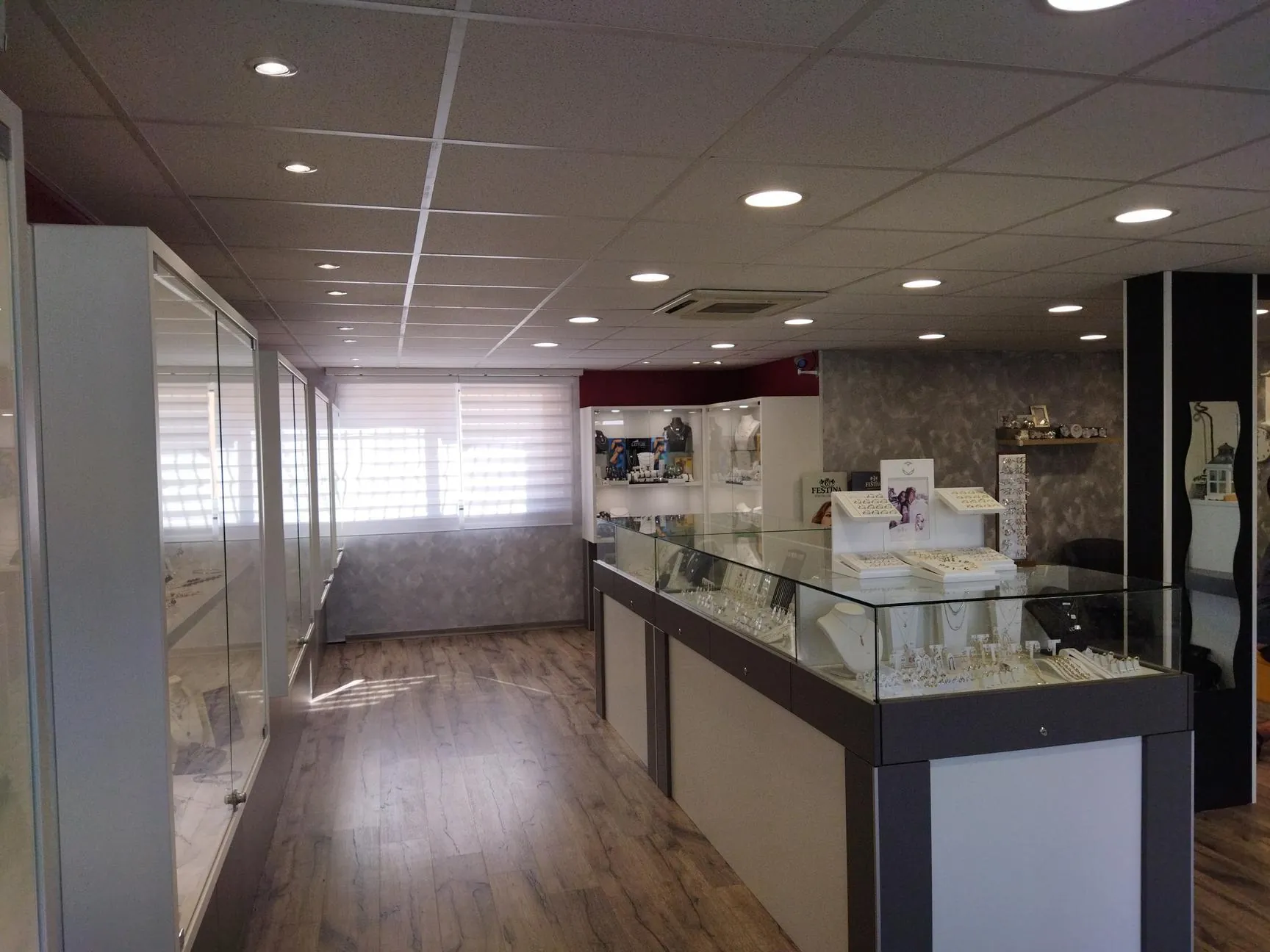 Vente fonds de commerce d'une bijouterie centenaire à Vagney - excellent emplacement 