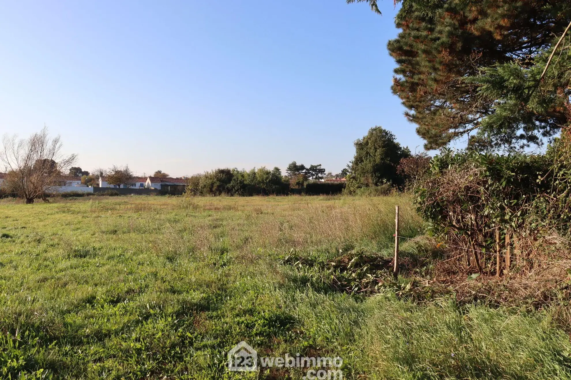 Terrain à bâtir de 3 261 m² à Saint-Vincent-sur-Jard, vue dégagée 
