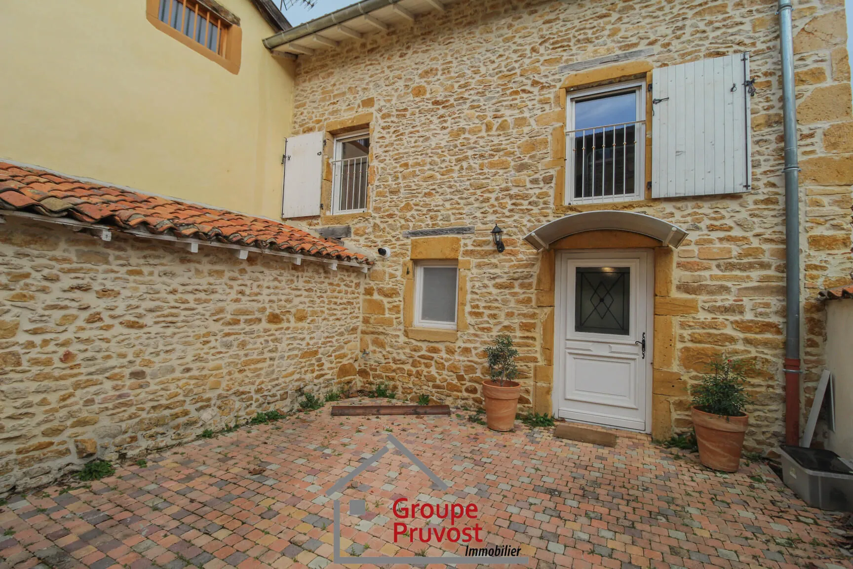Maison de village rénovée en pierre avec jardin au Bois d'Oingt 