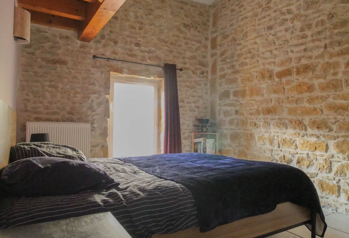 Maison de village rénovée en pierre avec jardin au Bois d'Oingt 